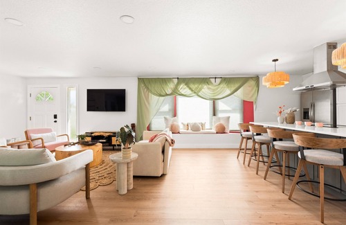 Lamar Heights Area House | Hot Tub & Patio | Colorosa 5-BR Getaway