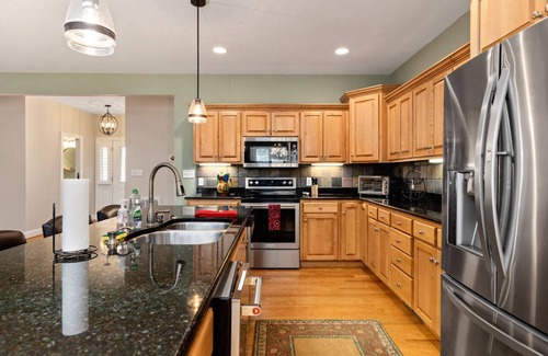Nellysford House | Hot Tub Pool Table GameRoom Grill Pool Tennis Golf