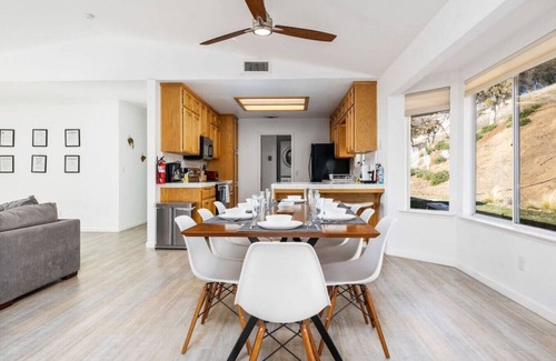 Mariposa House | Hot Tub, Privacy, Fire Pit, Pool Table, Ping Pong, Amazing Views!