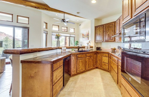 Oak Creek House | Hot Tub & Red Rock Views: Secluded Sedona Escape!