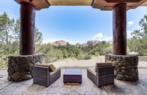 Oak Creek House | Hot Tub & Red Rock Views: Secluded Sedona Escape!