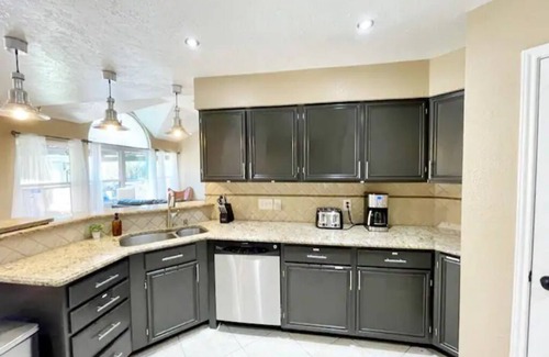Settlers Ridge House | (Hot tub) Relaxing Outdoor Lounge + Pool + Billard
