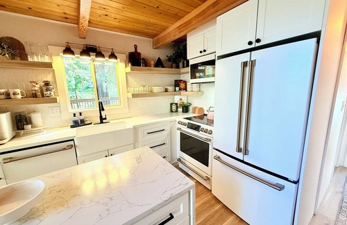 Lake Arrowhead Cabin | Hot Tub, Secluded A-Frame, Fire place