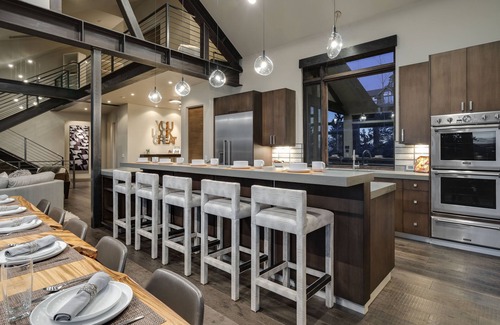The Highlands House | Hot Tub + Ski Shuttle | Vickery's Vantage
