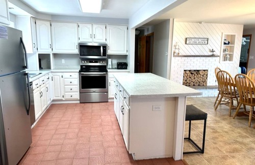 Two Rivers House | Hot Tub | Sleeps 20 | Private Beach | Game Room