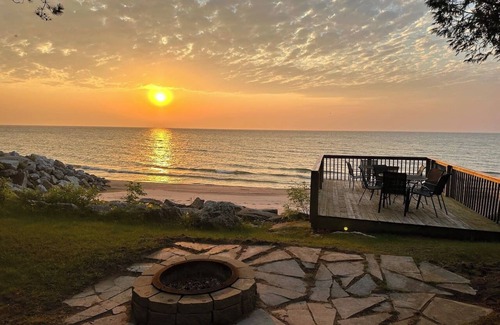 Two Rivers House | Hot Tub | Sleeps 20 | Private Beach | Game Room