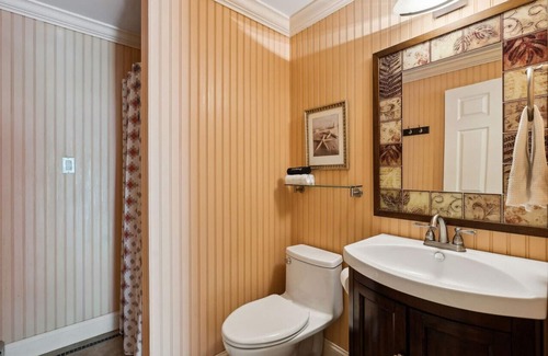 Ogunquit House | HOT TUB & Steps to Footbridge Beach! Expansive 3,200sqft Home