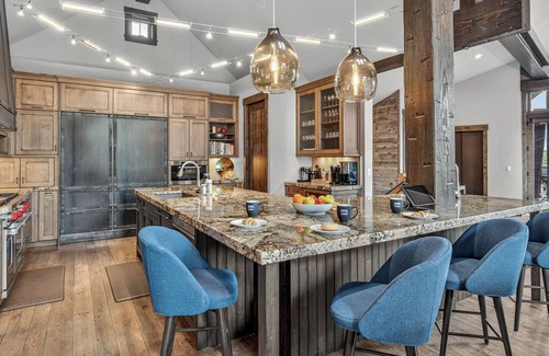 Breckenridge House | Hot Tub + Theatre Room - Summit at Shock Hill