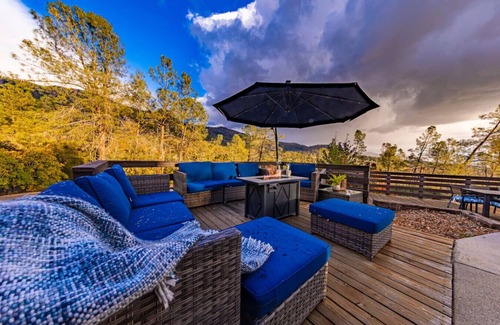 North Fork House | Hot tub under the stars! Mountain views/gameroom. Family-friendly Yosemite fun