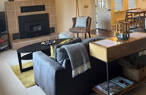 Glen Ellen House | Hot tub, vineyard views & nearby wineries