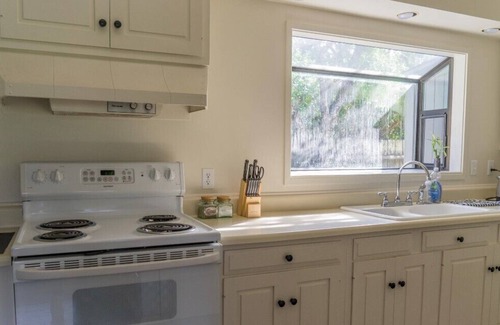 Glen Ellen House | Hot tub, vineyard views & nearby wineries