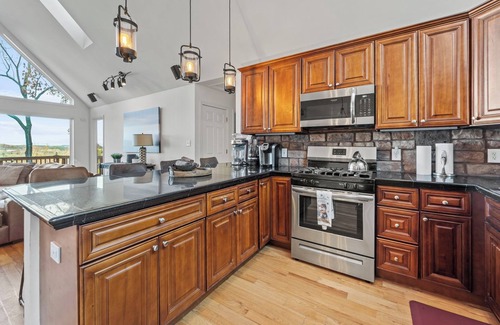 Front Royal House | Hot tub w/Sunset Views! Secluded mountain chalet
