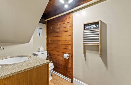 Stanton Cabin | Hot Tub & WiFi - Family Cottage - Lightning Bug - Getaway to Red River Gorge, Kentucky!
