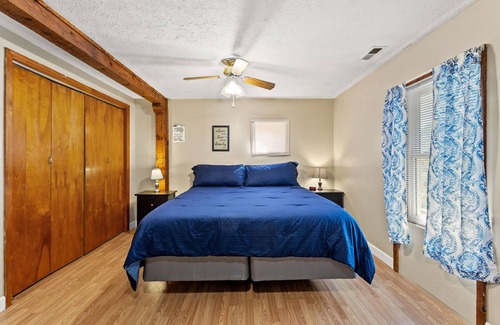 Stanton Cabin | Hot Tub & WiFi - Family Cottage - Lightning Bug - Getaway to Red River Gorge, Kentucky!