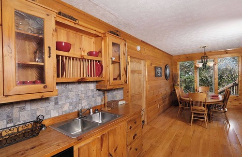 Gatlinburg - Pigeon Forge Cabin | Hot Tub with Mountain Views, Game Room & Fireplace - An Unforgettable Cabin