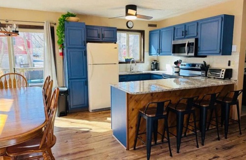 Albrightsville Apartment | Hot Tub with Views Game Room Fire Pit