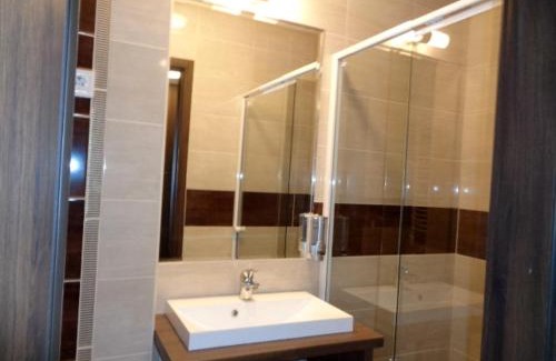 Sostogyogyfurdo Hotel | Hotel Írisz