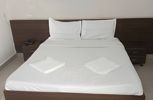 Veraval Hotel | Hotel Aaradhana