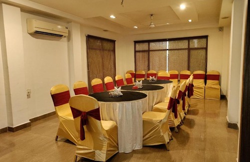 Six Mile Hotel | Hotel Aarian Aatithya,Guwahati