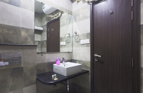 Dwarka Hotel | Hotel Aerostar Gold Near Yashobhoomi