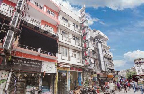 Paharganj Hotel | Hotel All Iz Well - Traveller Choice Award winner 2025