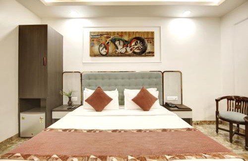 Paharganj Hotel | Hotel All Iz Well - Traveller Choice Award winner 2025