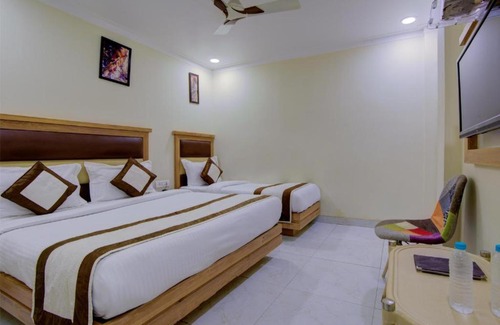 Paharganj Hotel | HOTEL AMBIENCE INN Near Rk Asharam Metro Station Paharganj New Delhi
