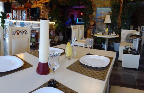 Udenisht House | Hotel Bar Restaurant Stone Dream