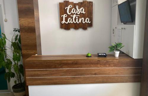Manta House | Hotel Casa Latina