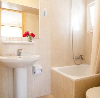 Es Pelats Hotel | Hotel Chevy & Suites