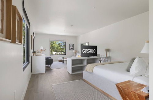 North Charleston Hotel | Hotel Circulo | Park Circle | Corner Suite 310