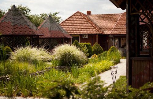 Storozhnytsya Hotel | Hotel Complex Bahus