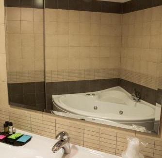 Cavriago Hotel | Hotel Corte Business
