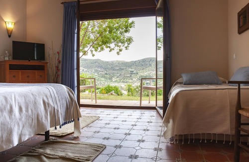 Alcaucin Hotel | Hotel Cortijo de Salia