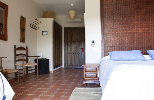 Alcaucin Hotel | Hotel Cortijo de Salia