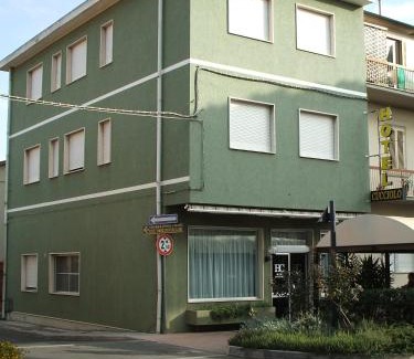 Donoratico Hotel | Hotel Cucciolo