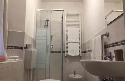 Parma Apartment | HOTEL d 2 non accettiamo franciesi