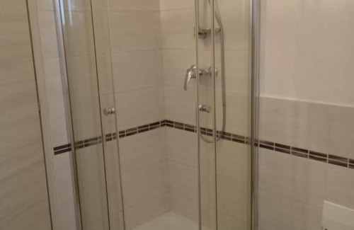 Parma Apartment | HOTEL d 2 non accettiamo franciesi