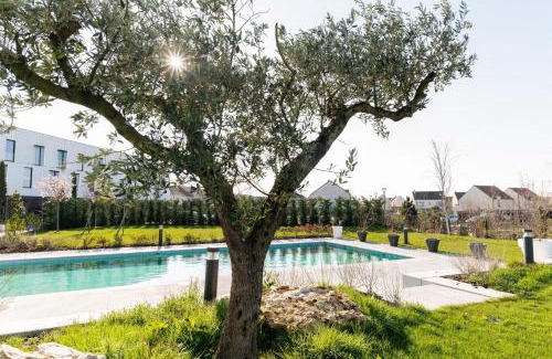 Chanteloup-en-Brie Hotel | Hotel Dali Val d'Europe, Tapestry Collection by Hilton
