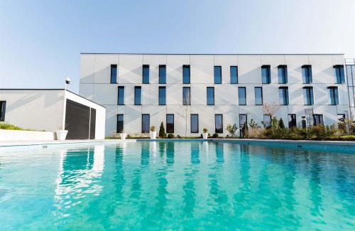 Chanteloup-en-Brie Hotel | Hotel Dali Val d'Europe, Tapestry Collection by Hilton