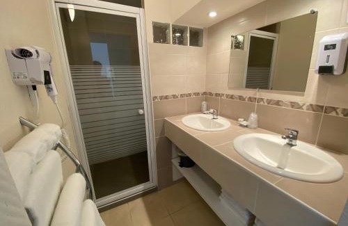 Ecartelee-Bonabry-Orieres-Paron Hotel | Hotel de Bretagne