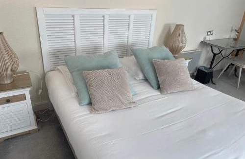 Villers-sur-Mer Hotel | Hotel Des Falaises