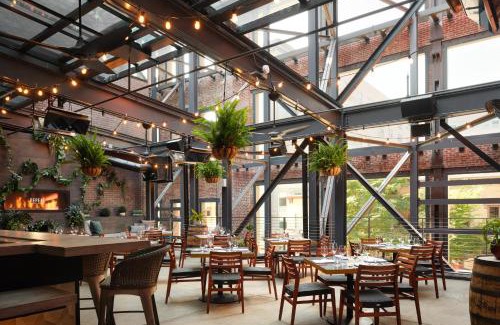 Downtown Louisville Hotel | Hotel Distil, Autograph Collection