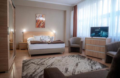 Sostogyogyfurdo Hotel | Hotel Dzsungel
