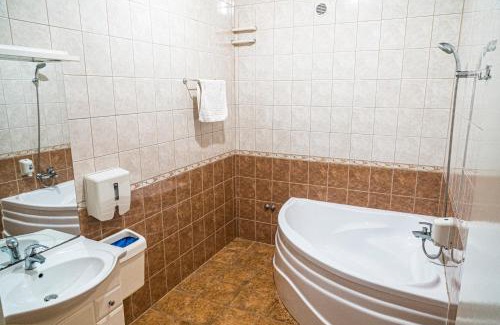 Sostogyogyfurdo Hotel | Hotel Dzsungel