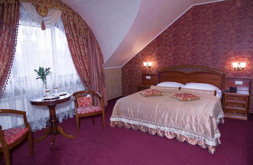 Storozhnytsya Hotel | Hotel Elefant