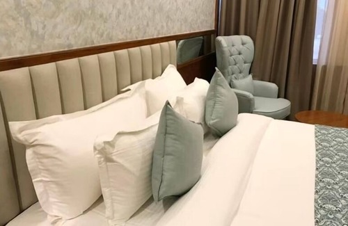 Sector 5 Hotel | Hotel ELM