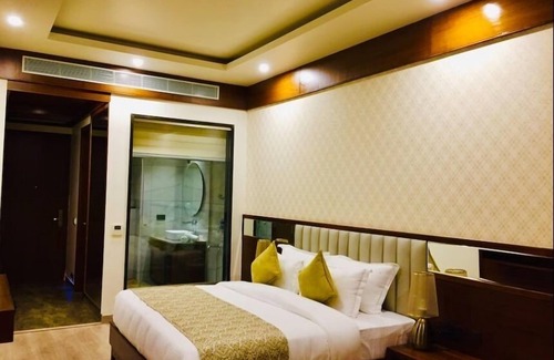 Sector 5 Hotel | Hotel ELM