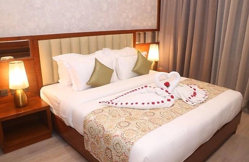 Sector 5 Hotel | Hotel ELM