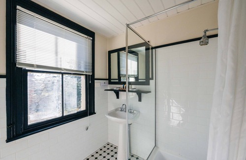 Mount Victoria Bed & Breakfast | Hotel Etico at Mount Victoria Manor
